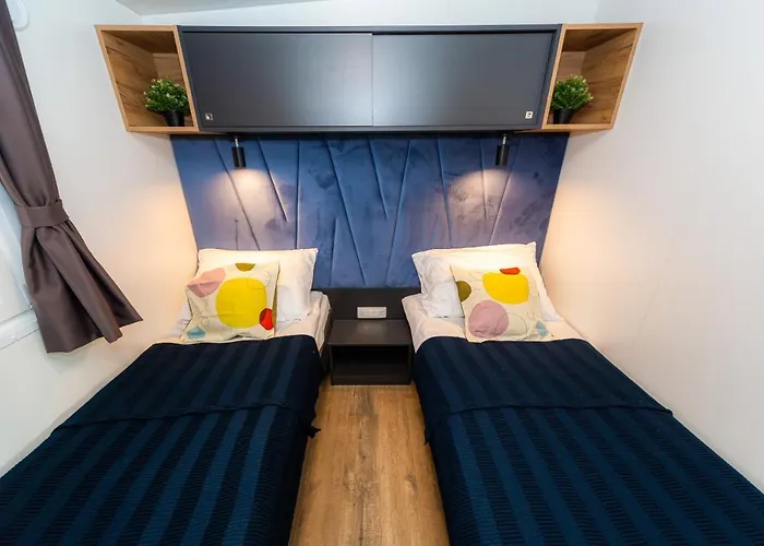 Mobile Lily, Croatia * Биоград-на-Мору